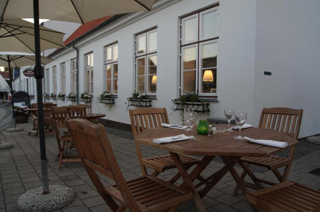 Hotel Radhuskroen Frederikssund Exterior foto